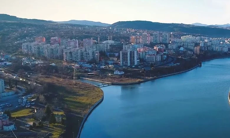 Даде 450 евро за квадрат в луксозна кооперация, сега го продава за 850 евро