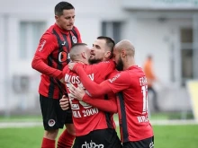 Локомотив София води на Славия в столично дерби в Първа лига
