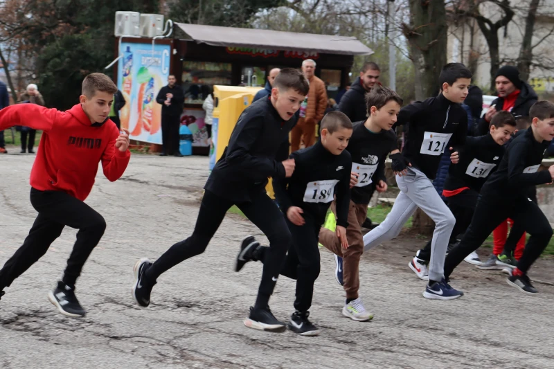Над 120 деца се състезаваха в традиционния крос "Клокотница"