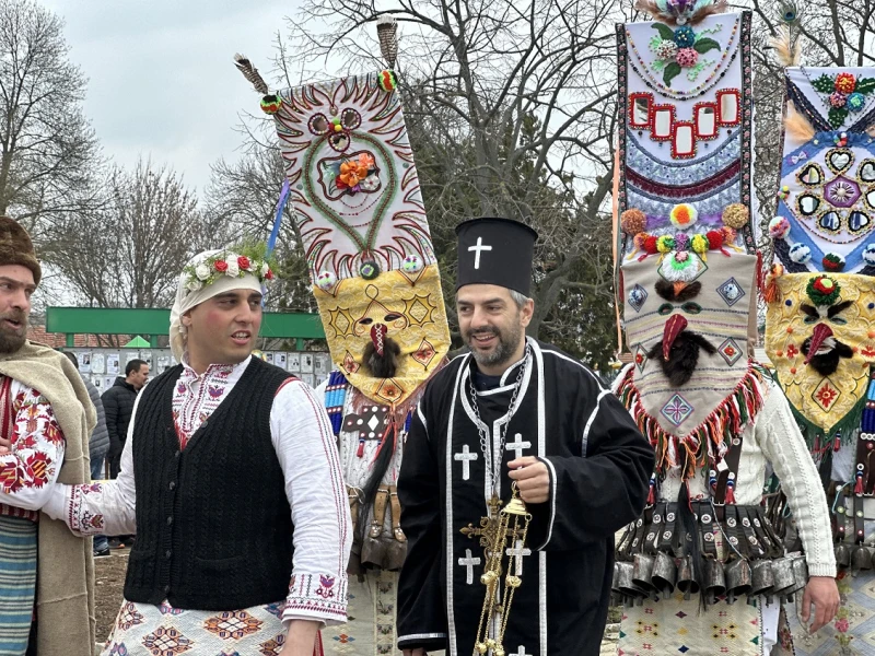 Доброто победи злото в битка на маскарадни игри в Младово