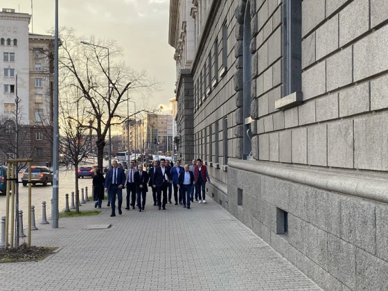 Продължават преговорите за правителство