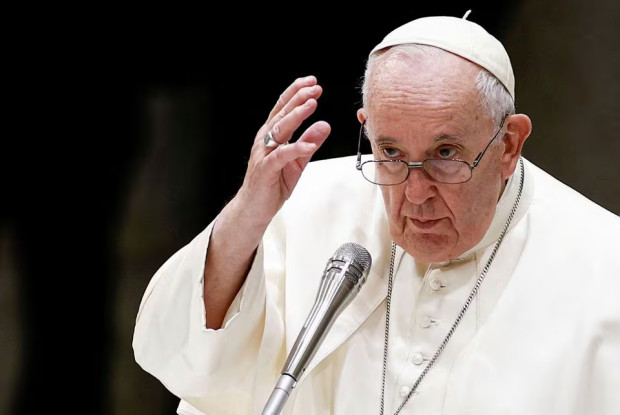 Папа Франциск е заявил в интервю че Украйна трябва да