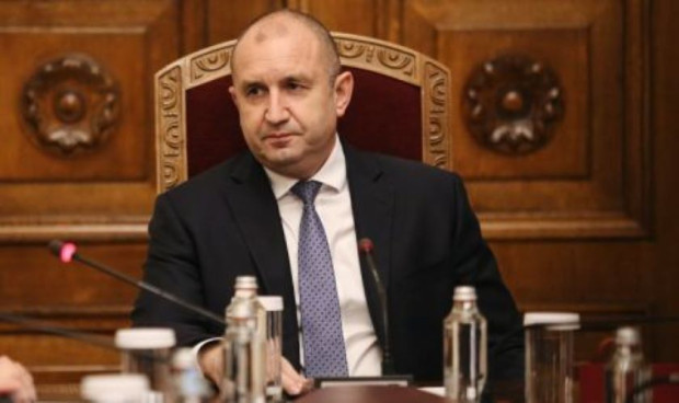 Държавният глава Румен Радевсвиква консултации с парламентарно-представените партии преди да
