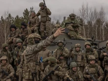 Украйна удвоява заплатите на войниците на предни позиции на фронта срещу Русия
