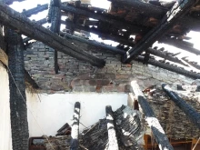 Пожар изпепели къща в квартал "Черно море" в Бургас