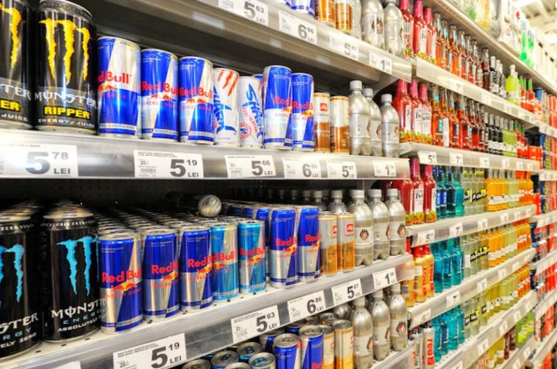 Румъния забрани продажбата на енергийни напитки на непълнолетни, какви са вредите