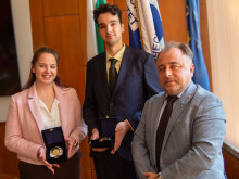 Двама студенти с номинацията "Студент на годината" получиха награди от ректора на ТУ – Варна