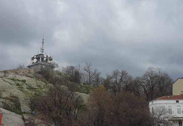 TD Гръмотевична буря премина над Пловдив  Днес ще се задържи предимно облачно
