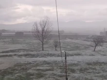Градушка падна в Пловдивска област, земята побеля!