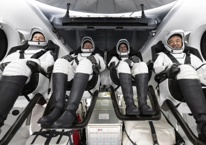 Четирима астронавти се върнаха на Земята след шест месеца на МКС