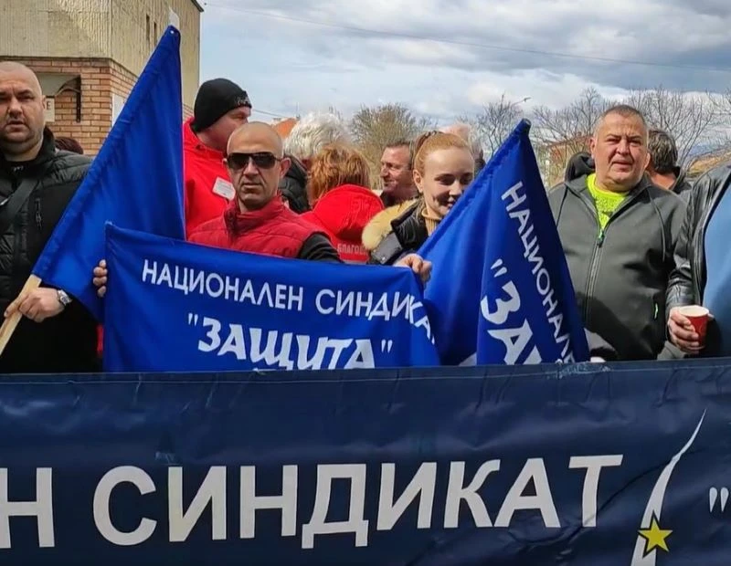 Спешни медици излязоха на протест в защита на нападнатите им колеги в Петрич, готвят национален протест в София