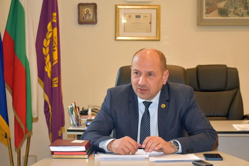 Кметът на Ловеч размисли за две дирекции