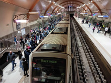 Работещите в метрото ще блокират и двата входа на метростанция "Сердика", протестират за заплати