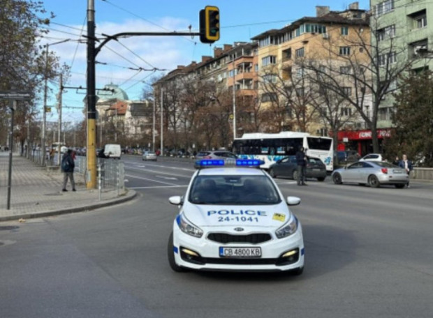 В София задържаха четирима за закана за убийство: Иззети са ножове, маски, ръкавици, палки и еърсофт пистолет