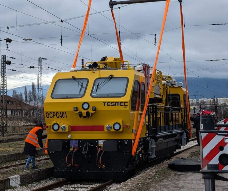 На жп гара София Север бяха доставени още две специализирани самоходни машини