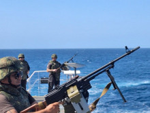 Български научноизследователски кораб плава през опасна зона за пиратски атаки
