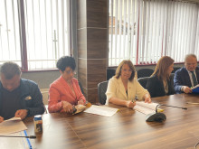 Кметът на Казанлък и регионалният министър подписаха договор за изпълнение на общински инфраструктурни проекти