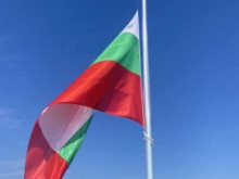 В памет на Патриарх Неофит: Спускат наполовина националните знамена в Русе