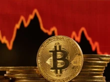Цената на Bitcoin рухна с 8 процента само за една нощ