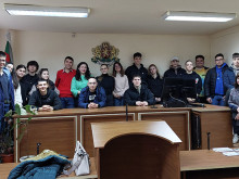 Ученици се срещнаха с магистрати от Районния съд във Варна