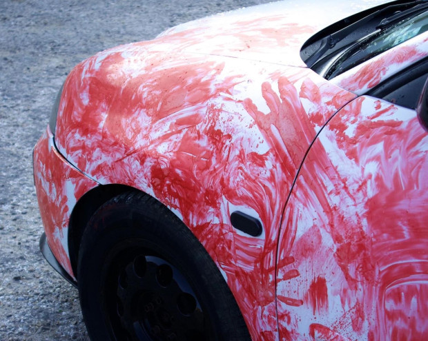 </TD
>Снимка на кървава кола разбуни духовете сред потребителите на социалните