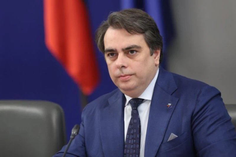 Асен Василев категоричен: Нямаме намерение да вдигаме данъците