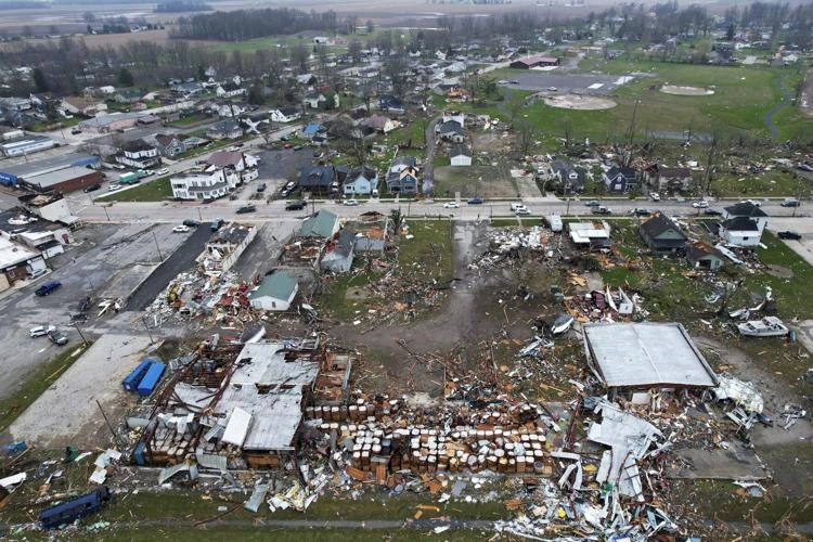 Трима души загинаха, а 39 са ранени след торнадо в САЩ