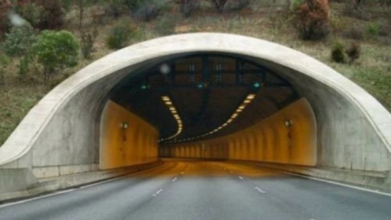 Катастрофа на тунела "Топли дол" спря движението по АМ "Хемус"