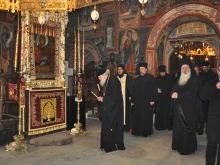 Йеромонах Елисей от Троянския манастир: Монасите носим спомена за добрия пастир, който полага душата си за отците