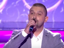 Изумително! Българин продължава да гази в най-голямото певческо шоу на Балканите