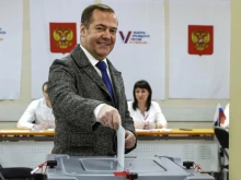 Медведев: Тези, които унищожават урните, са предатели и трябва да бъдат наказани