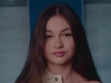 Крисия се разголи