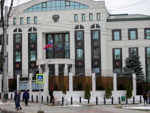 Мъж хвърли два коктейла "Молотов" в двора на руското посолство в Кишинев