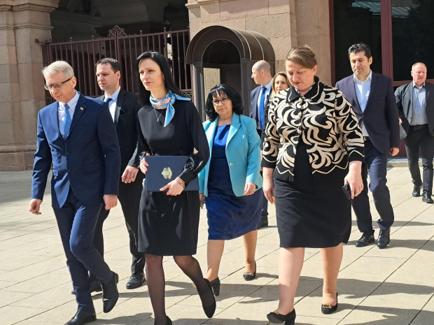 Габриел: Преговорите продължават още този следобед