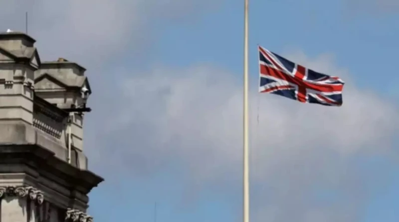 В социалните мрежи: Знамената на Обединеното кралство са свалени наполовина