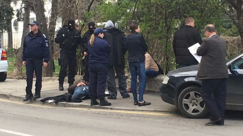 Мъж и жена оказаха яростна съпротива при арест след грубости и цинизъм