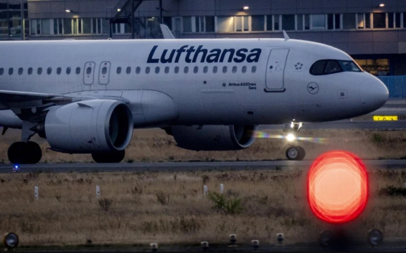 Самолет на Lufthansa за Дубай каца аварийно на Родос