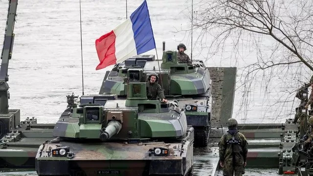 Руското разузнаване: Франция подготвя контингент от 2000 военни за изпращане в Украйна