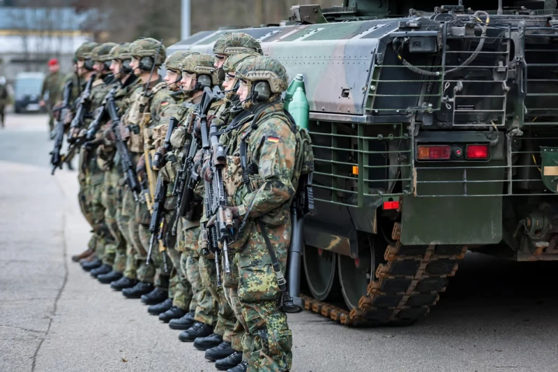 Politico: Европейските войници напускат военна служба, точно когато НАТО има нужда от тях