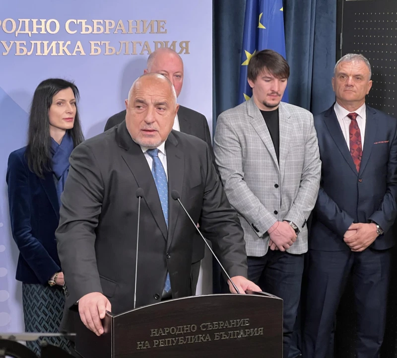 Борисов: Каква равнопоставеност има, когато зад тях застанаха 11 министри от 19?