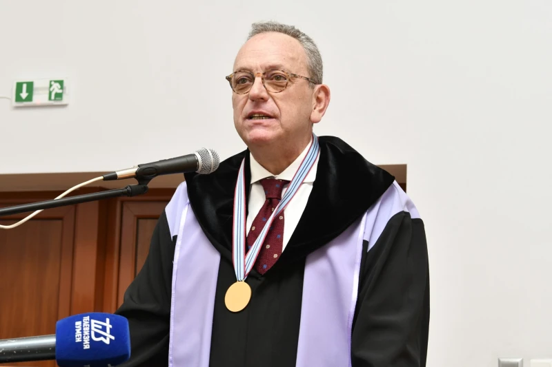 Проф. Петър Стоянович бе удостоен с почетното отличие "Доктор хонорис кауза" на Шуменския университет