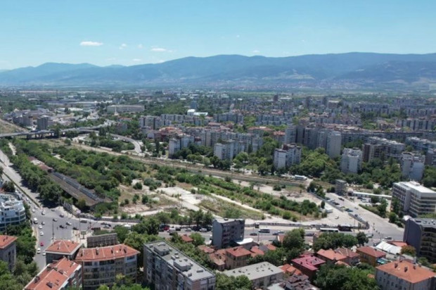 </TD
>Пловдив расте на запад и юг. Изводът е на база