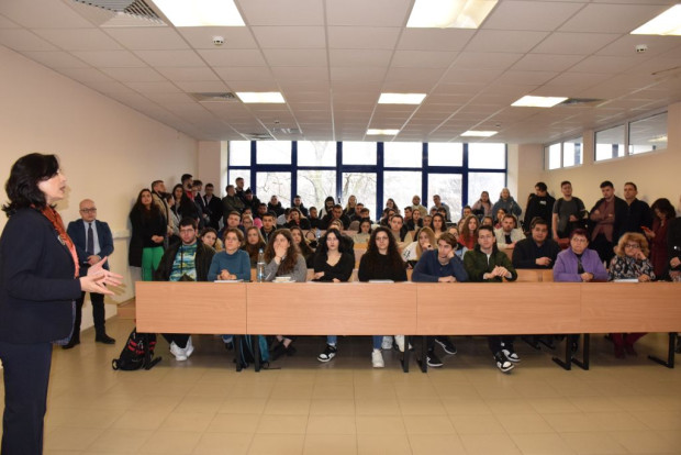 Дипломатическият институт към МВнР проведе среща-дискусия със студенти в Русенския университет