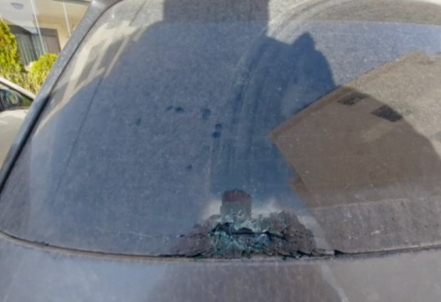Безразборна стрелба по жилищна сграда и автомобил в софийско село