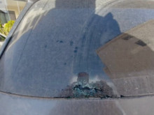 Безразборна стрелба по жилищна сграда и автомобил в софийско село