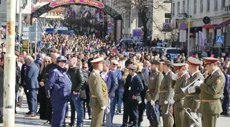 Пъстро шествие се изви по улиците на Велико Търново