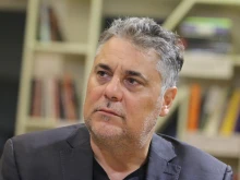 Само на 58 години почина писателят Алек Попов