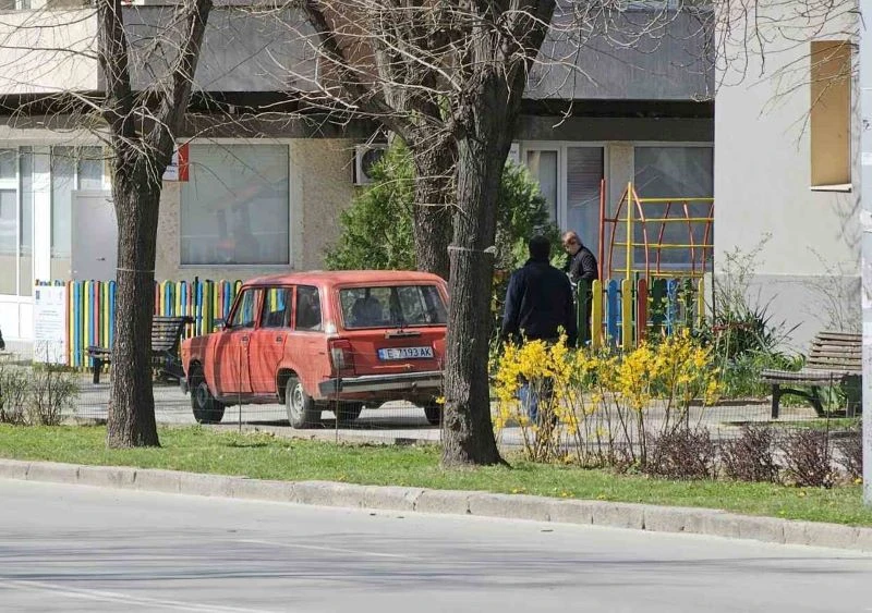 Нагъл шофьор премина необезпокояван по централен тротоар в Благоевград