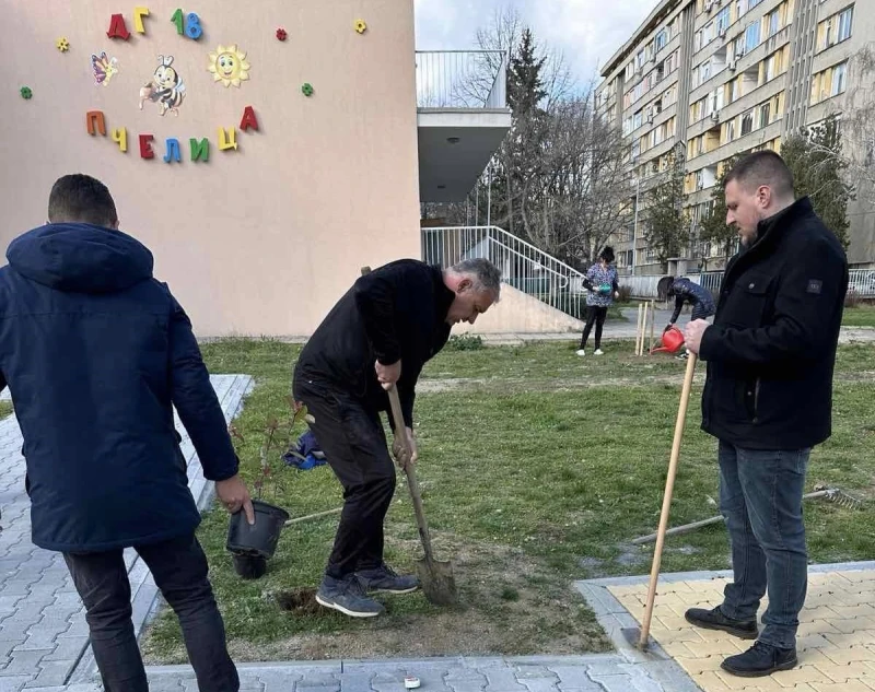 Казанлъшка детска градина получи пролетен подарък от Ротари клуб-Казанлък