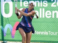 Изабелла Шиникова е на финал на двойки на турнира в Тунис